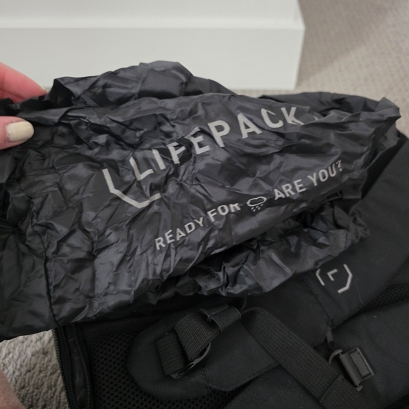 NWT Lifepack Solgaard Backpack Travel Commuter Bag Solar & Anti-Theft Speaker - Picture 11 of 12